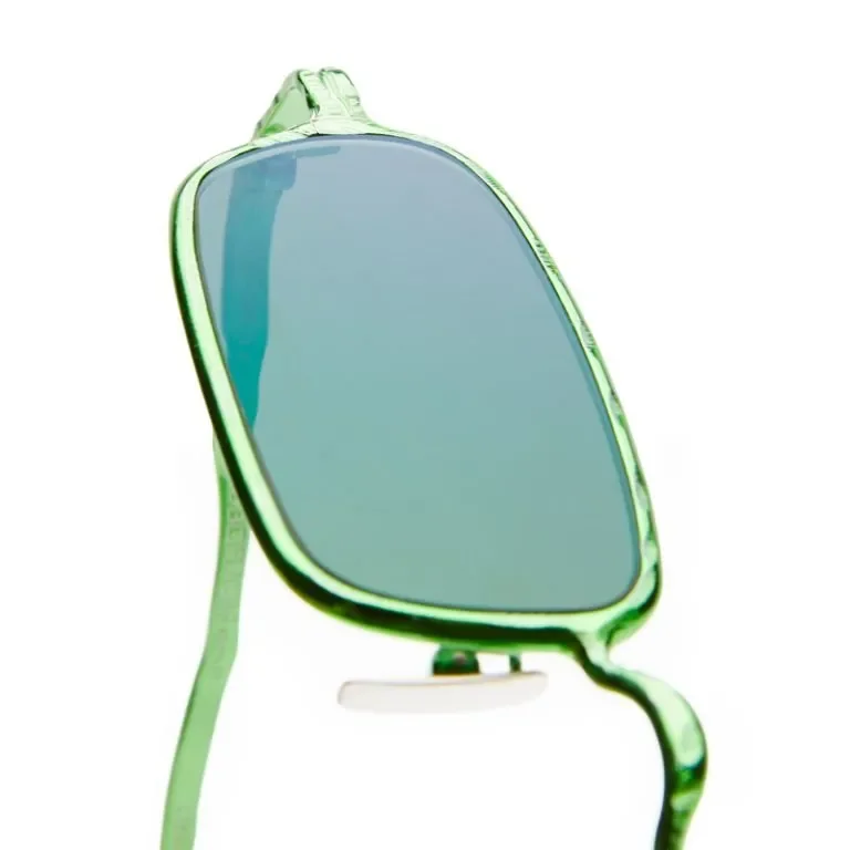 KUBORAUM Z18 Mask sunglasses, three-quarter angle view of the acetate frame