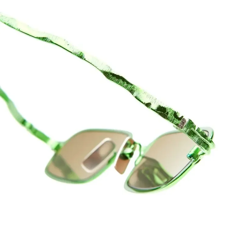 KUBORAUM Z18 Mask sunglasses, side profile showing the acetate mask silhouette