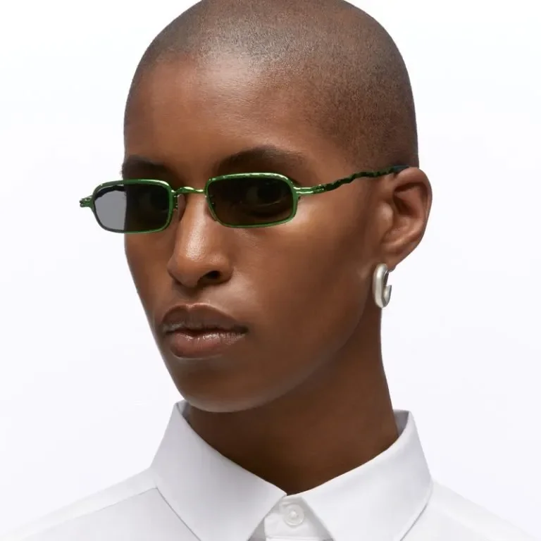 Model wearing the KUBORAUM Z18 Mask sunglasses, side profile view